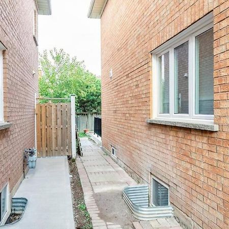 Spacious Basement Mississauga Luaran gambar