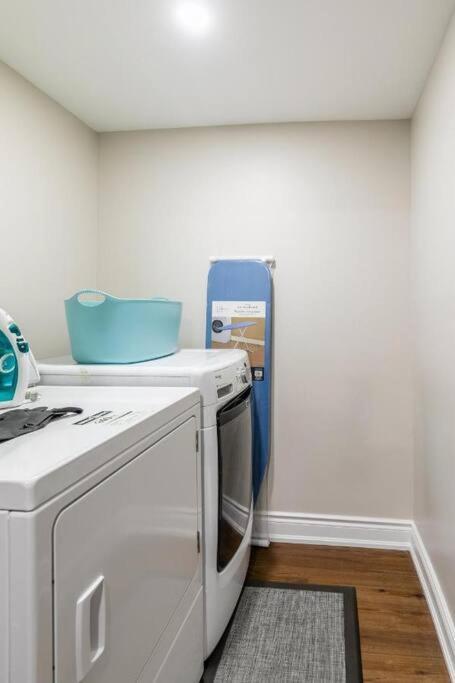 Spacious Basement Mississauga Luaran gambar