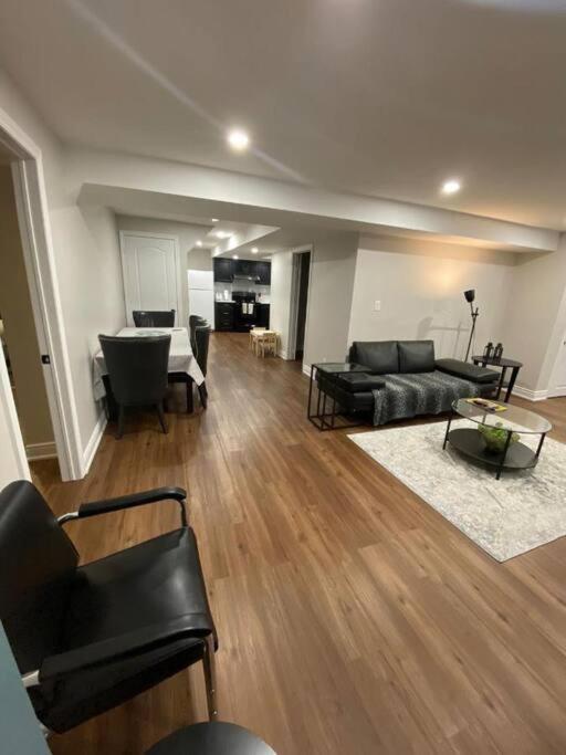 Spacious Basement Mississauga Luaran gambar