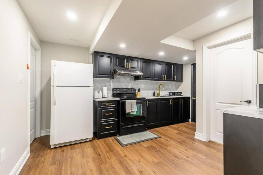 Spacious Basement Mississauga Luaran gambar