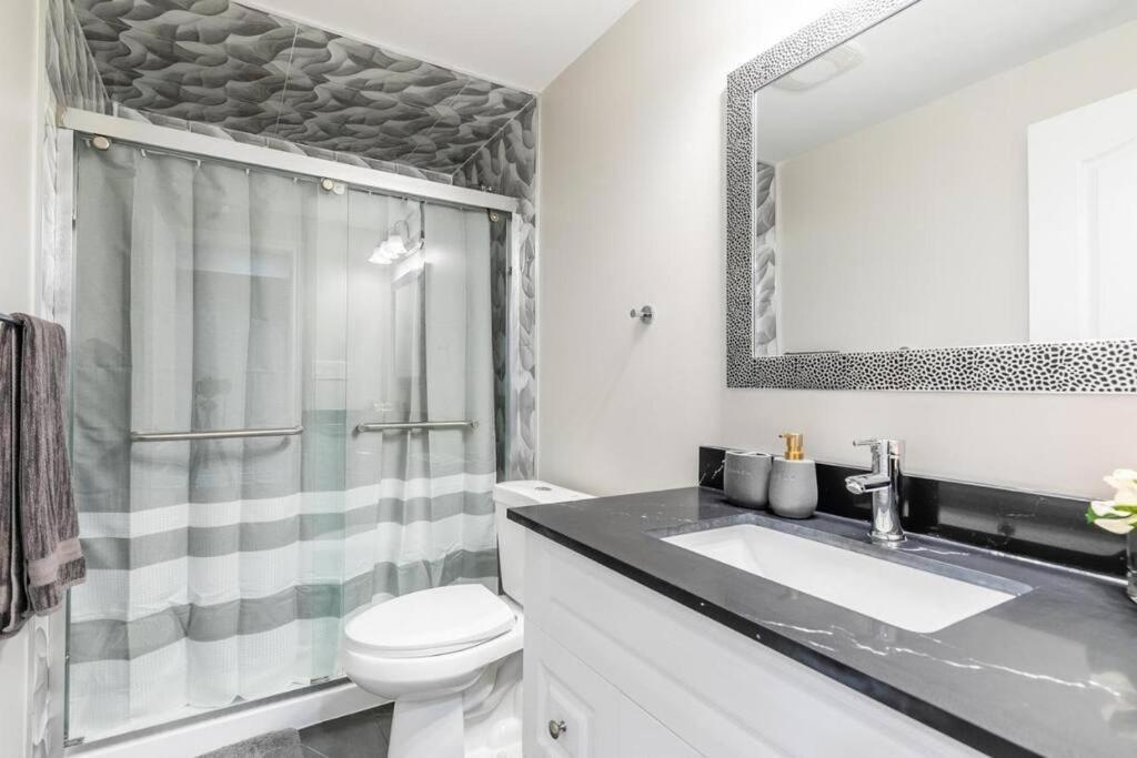 Spacious Basement Mississauga Luaran gambar